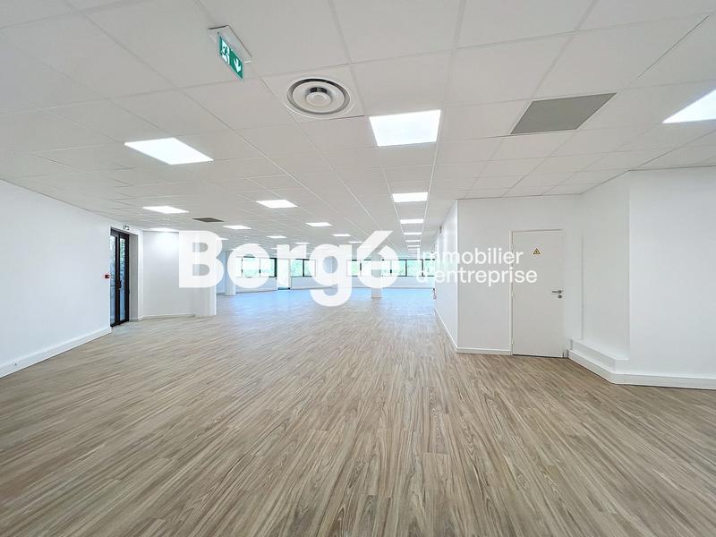 Bureau - 746 m²