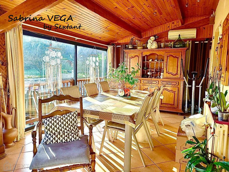 Maison - 225 m² - 19 pièces