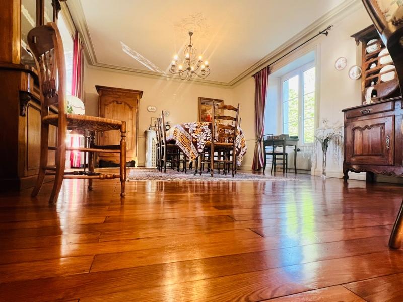 Maison de maîtres - 355 m² - 8 pièces