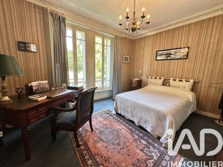 Maison - 232 m² - 9 pièces