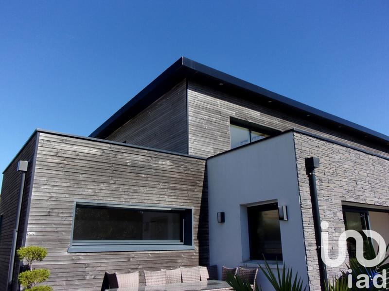 Maison - 221 m² - 9 pièces