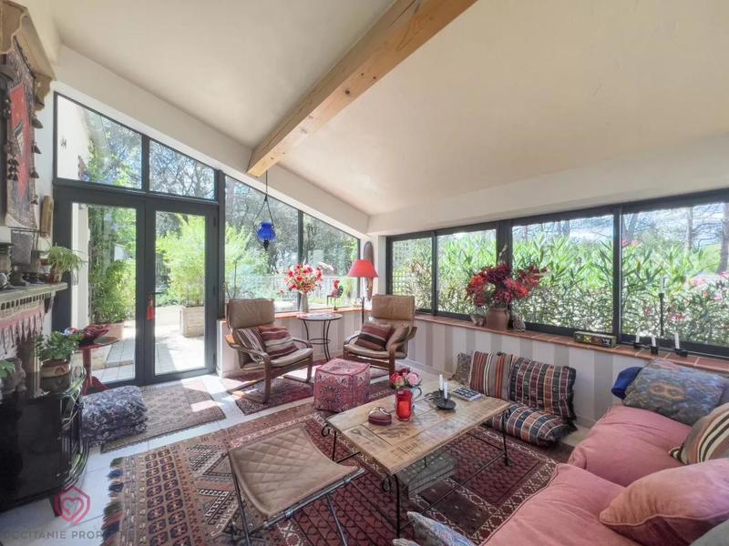 Propriété - 345 m² - 9 pièces