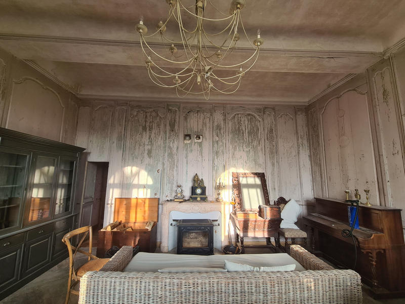 Propriété - 1 400 m² - 23 pièces