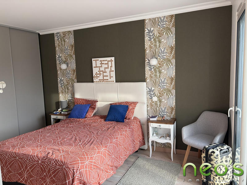 Villa - 216 m² - 9 pièces