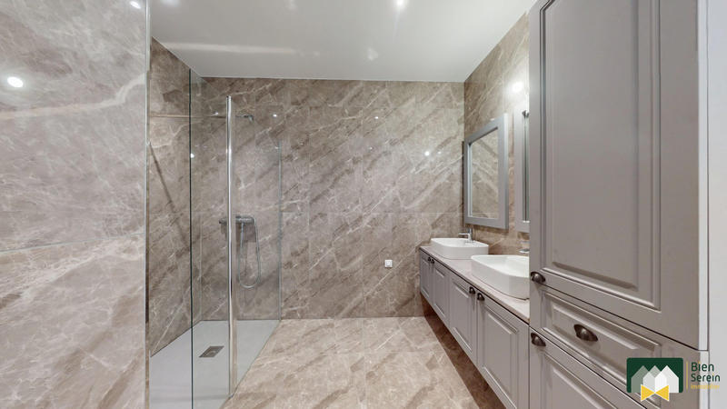 Villa - 315 m² - 8 pièces