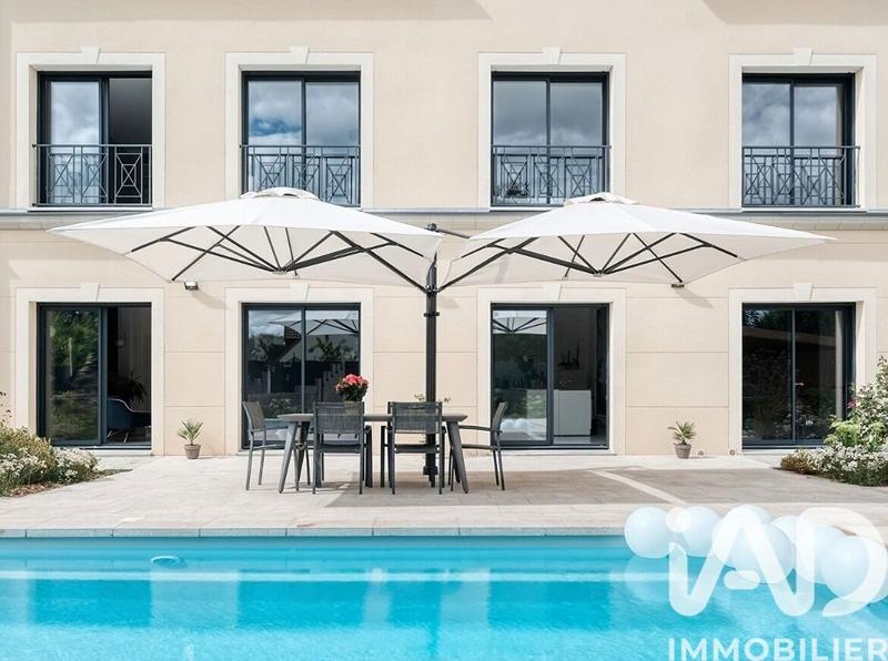 Maison - 320 m² - 9 pièces