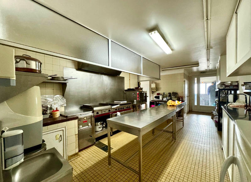 Maison - 400 m² - 15 pièces