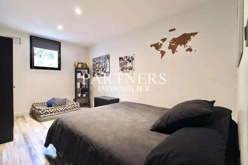 Maison - 220 m² - 7 pièces