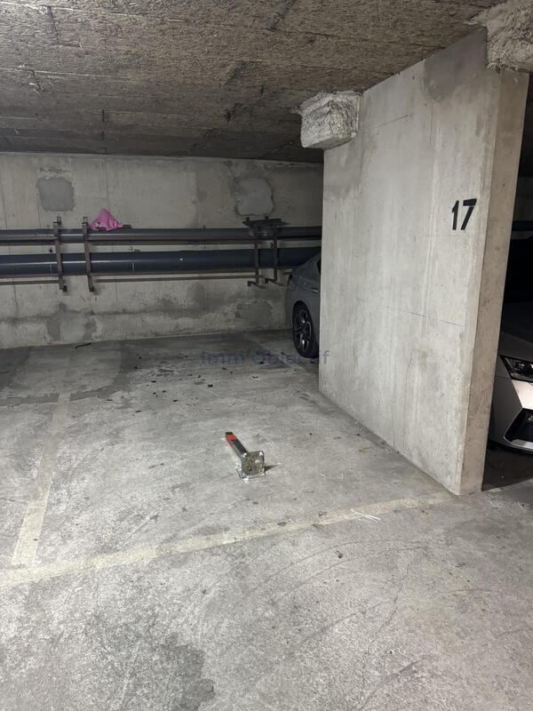 Parking / Garage - 12 m²