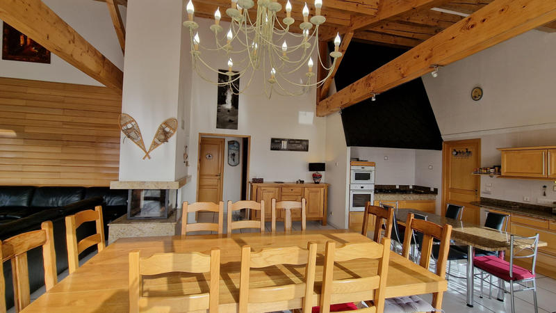 Châlet - 356 m² - 8 pièces