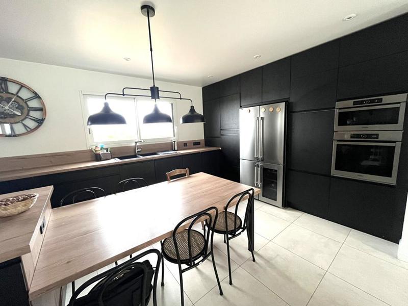 Maison - 200 m² - 10 pièces