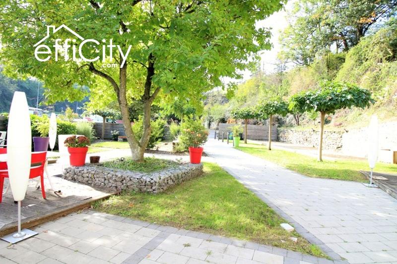 Local d'activité / Entrepôt - 233 m²