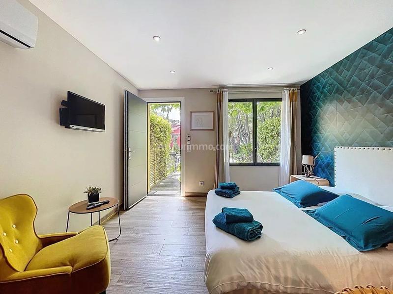 Maison - 215 m² - 7 pièces