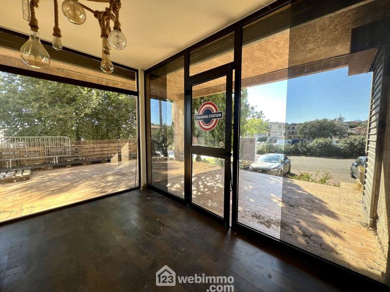 Local commercial - 123 m² - 3 pièces