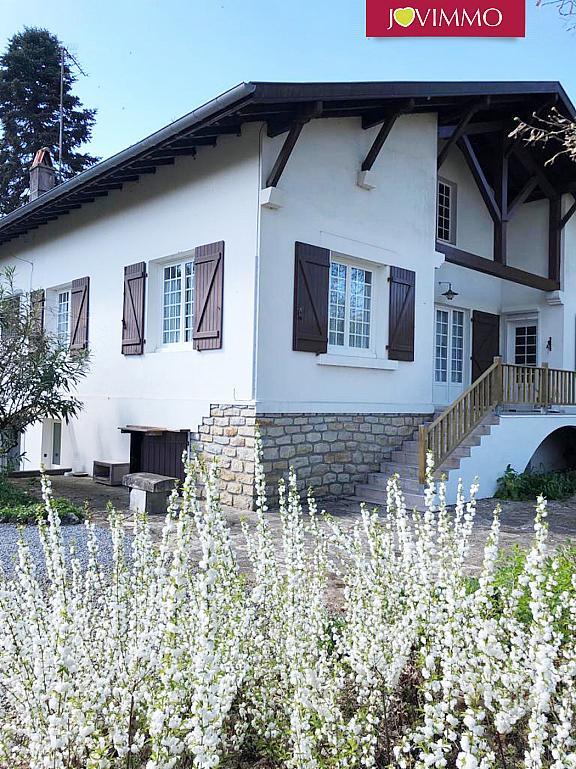 Maison - 332 m² - 10 pièces