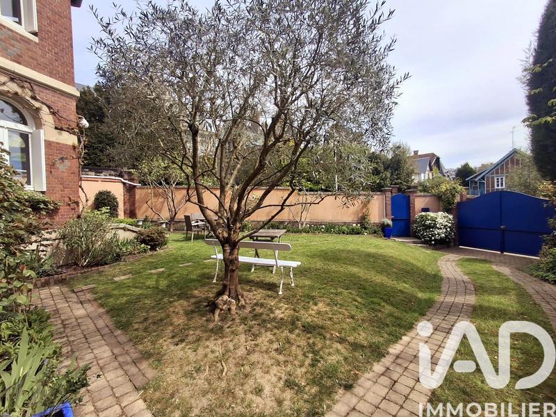 Maison - 181 m² - 6 pièces