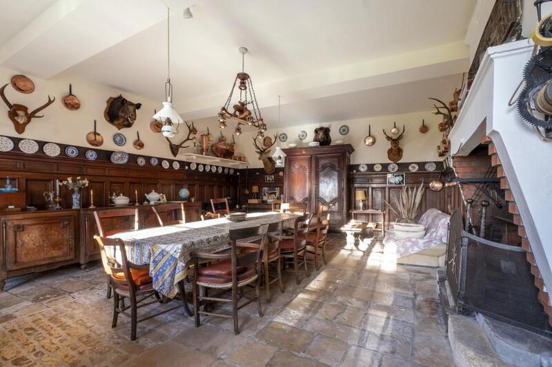 Maison - 625 m² - 13 pièces