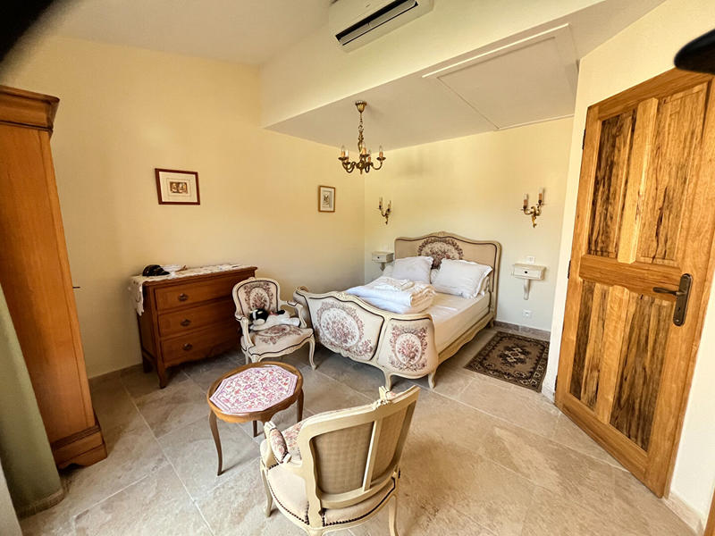 Villa - 216 m² - 8 pièces