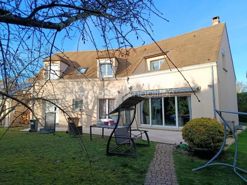 Maison - 185 m² - 8 pièces