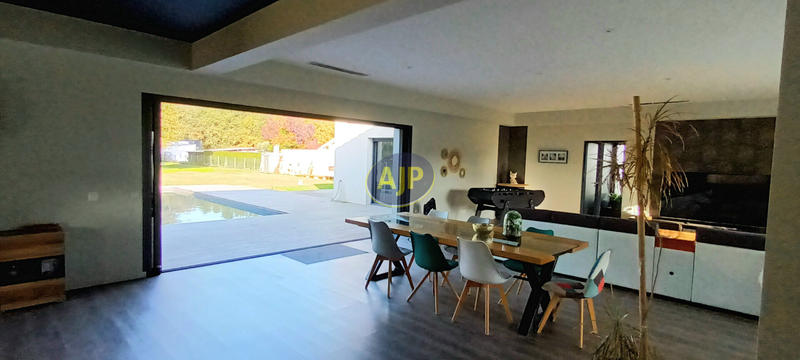 Villa - 200 m² - 6 pièces