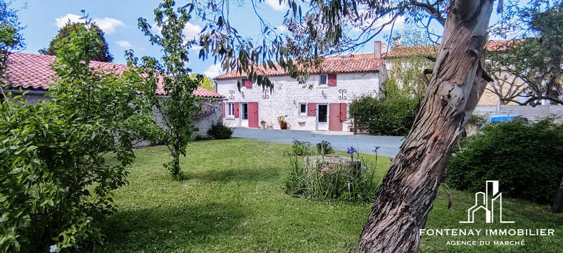 Maison - 202 m² - 8 pièces