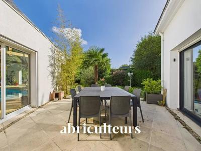 Maison - 258 m² - 7 pièces