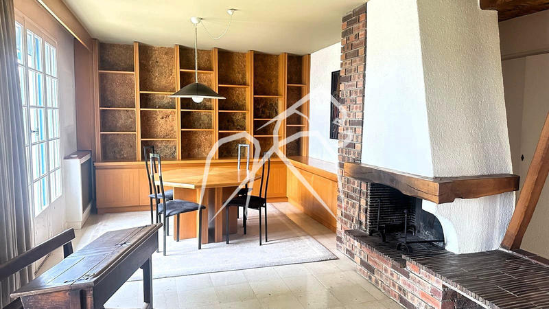 Maison - 300 m² - 9 pièces