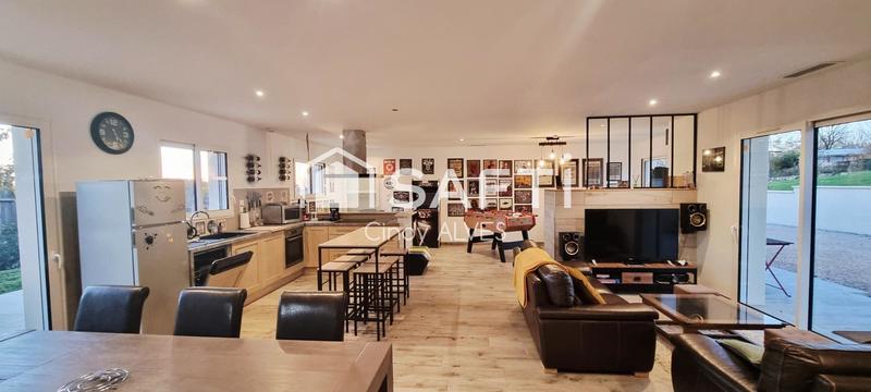 Maison - 213 m² - 8 pièces