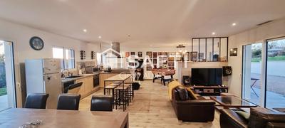 Maison - 213 m² - 8 pièces