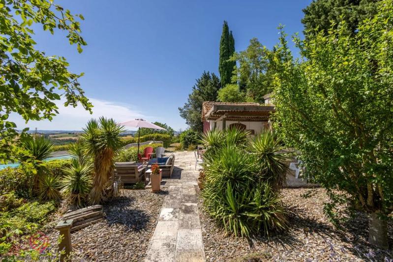 Maison de maîtres - 900 m² - 26 pièces