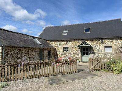 Maison - 241 m² - 13 pièces