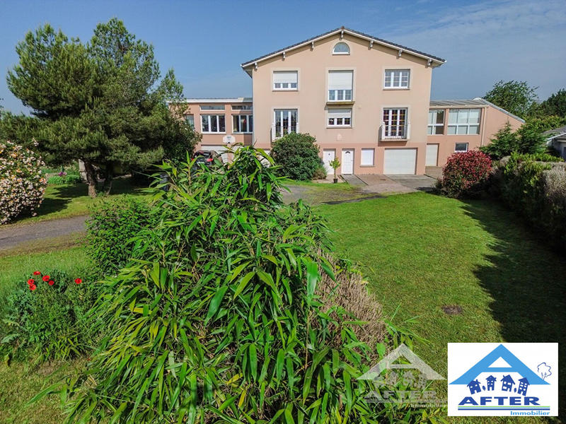 Maison - 346 m² - 8 pièces