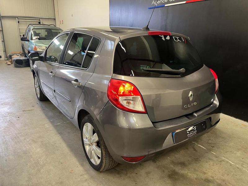 Renault Clio III 1.6 i 110 cv Boîte auto / Exception