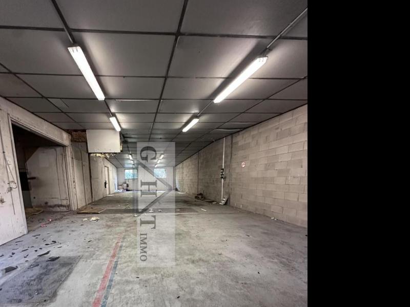 Entrepôt - 1 200 m²