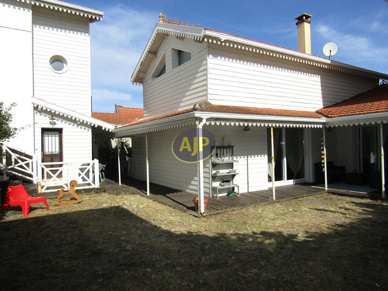 Villa - 185 m² - 7 pièces