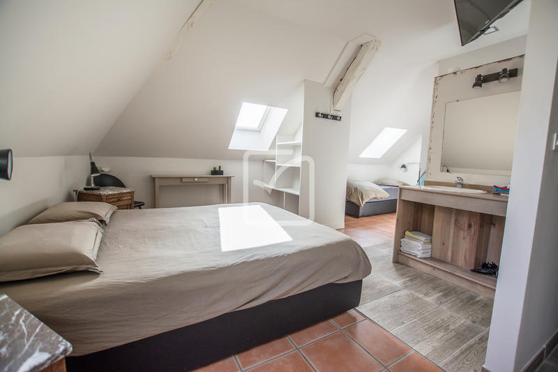 Maison - 299 m² - 15 pièces