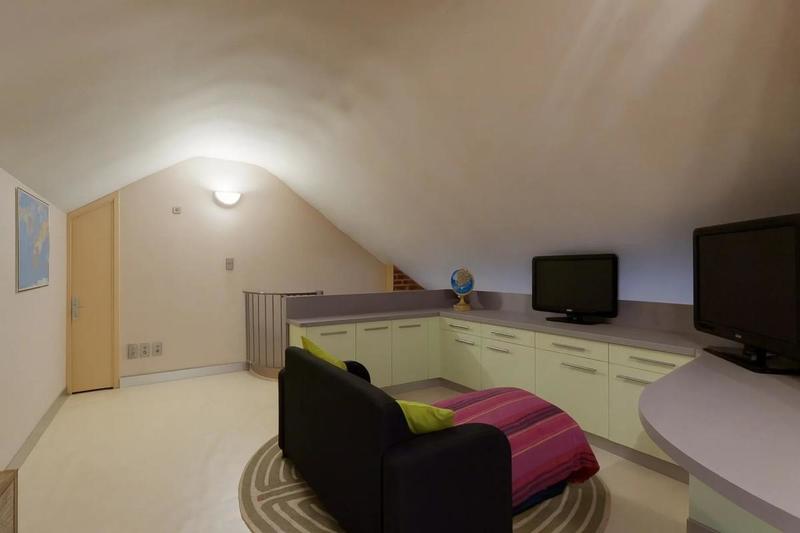 Maison - 273 m² - 8 pièces