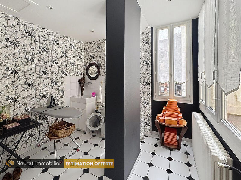 Appartement - 186 m² - 6 pièces