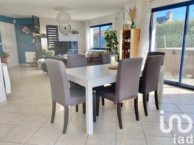 Maison - 121 m² - 8 pièces