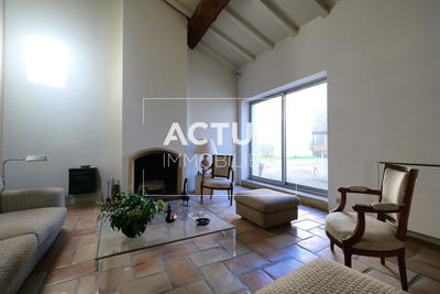 Maison - 439 m² - 9 pièces