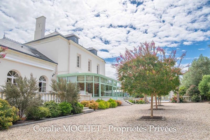 Demeure - 454 m² - 20 pièces