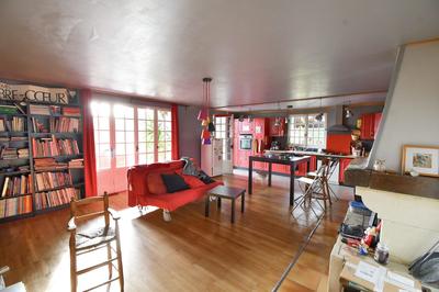 Maison traditionnelle - 165 m² - 6 pièces