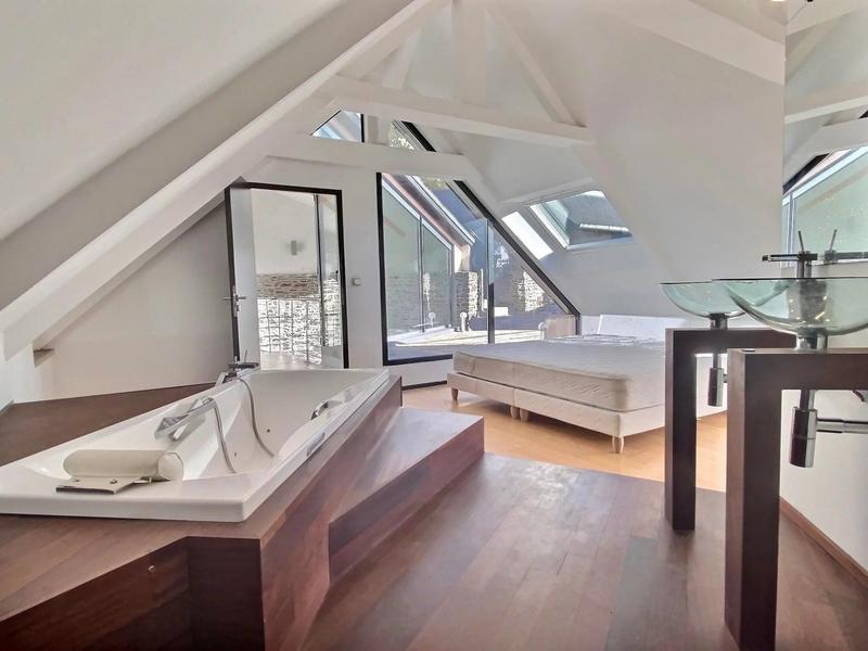 Maison - 240 m² - 8 pièces