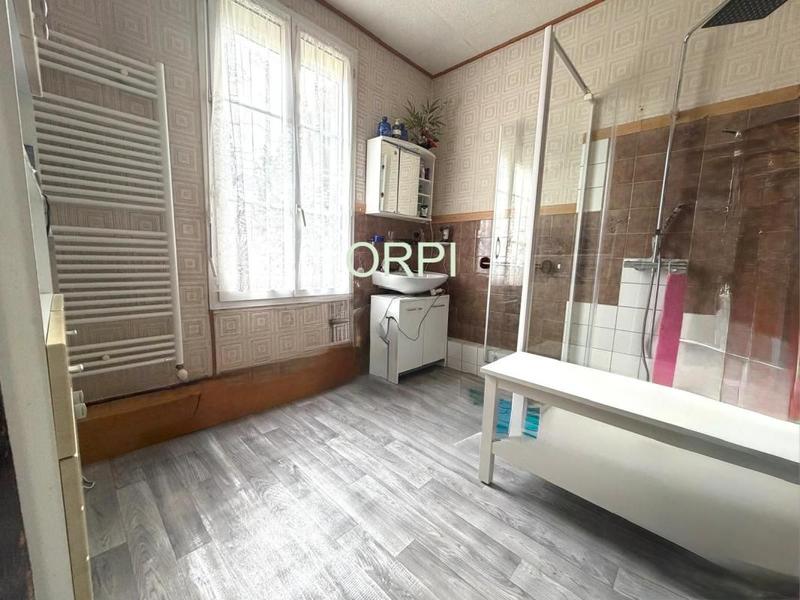 Maison - 221 m² - 5 pièces