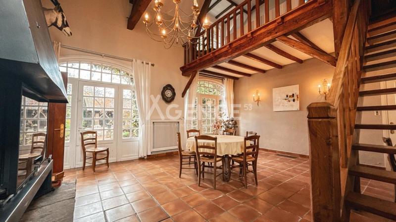 Maison bourgeoise - 352 m² - 9 pièces