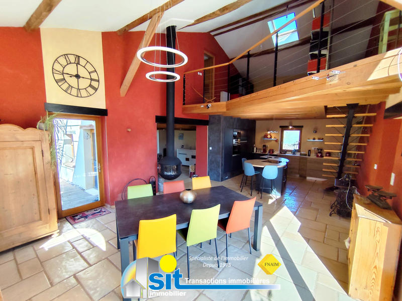 Maison - 230 m² - 7 pièces