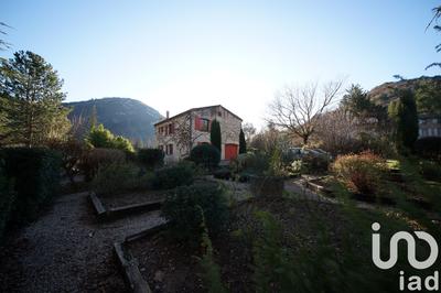 Maison - 235 m² - 10 pièces