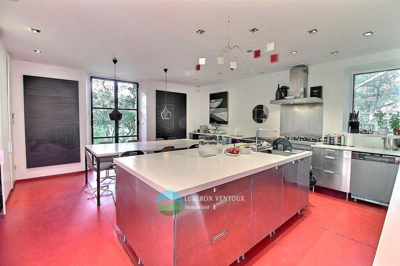 Propriété - 780 m² - 16 pièces