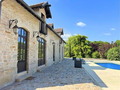 Demeure - 335 m² - 12 pièces