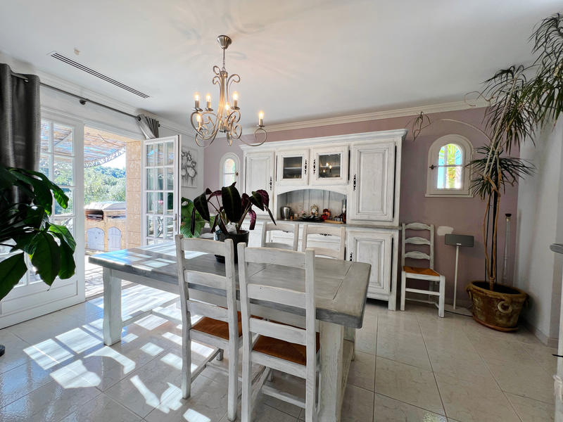 Maison - 212 m² - 7 pièces